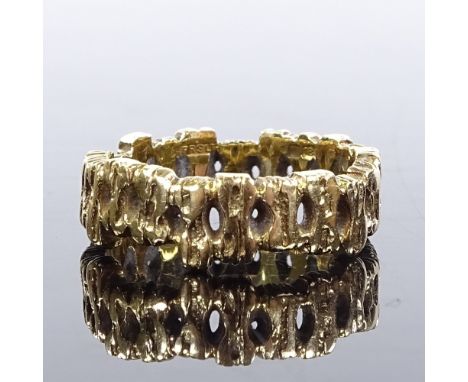 A modernist 18ct gold abstract band ring, maker's marks FRS Ltd, band width 5.7mm, size H, 4.4g 