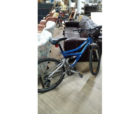 GIANT BOULDER MOUNTAIN BIKE 16.5 " FRAME 