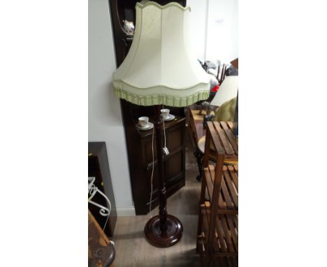 FLOOR STANDING LAMP WITH SHADE