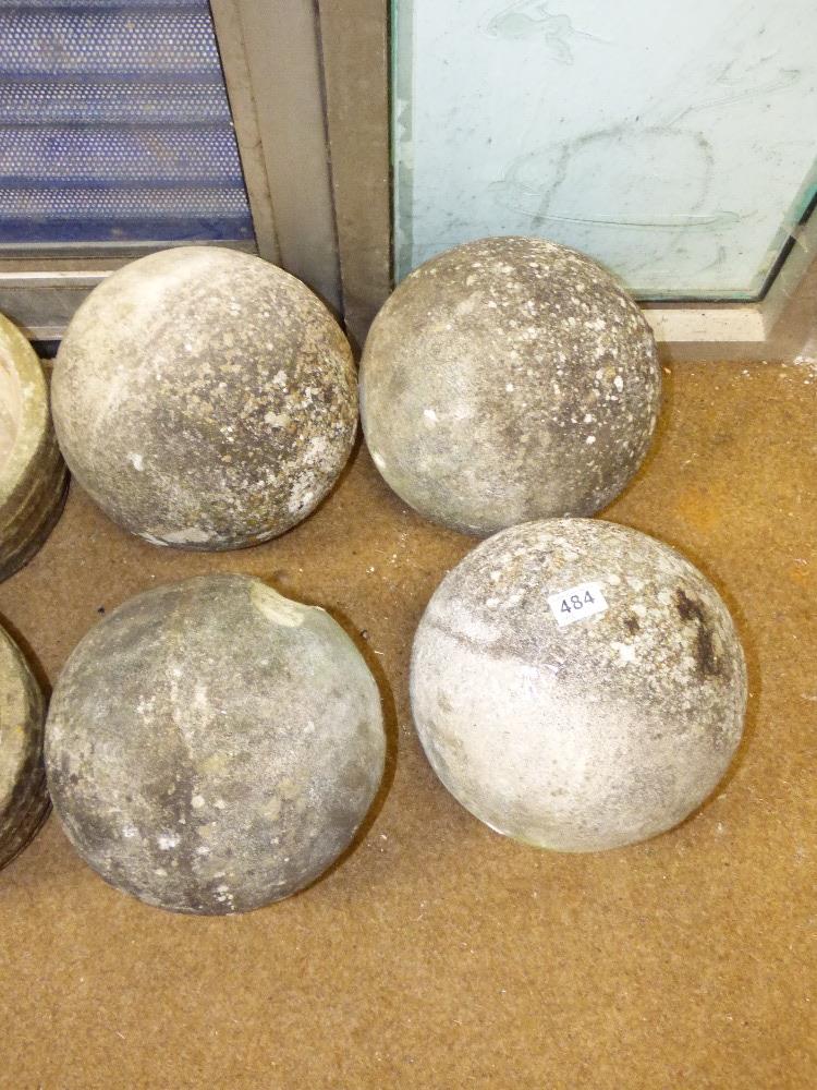 A SET OF 4 SPHERICAL STONE BALLS / GARDEN ORNAMENTS