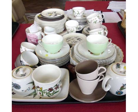 4 Fenton "Harvest Fruit " plates, Wedgwood, Worcester, Poole, Worcs "Palmyra" ware etc Condition report: see terms and condit