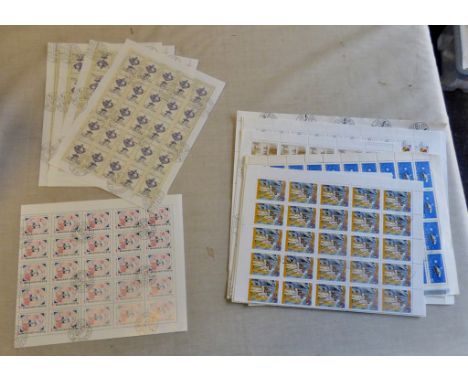 Vintage 'Cigarette Pictures' slot-in album range of Players Racing caricatures, (39) Divisional Signs (80+) Wills Railway Eng