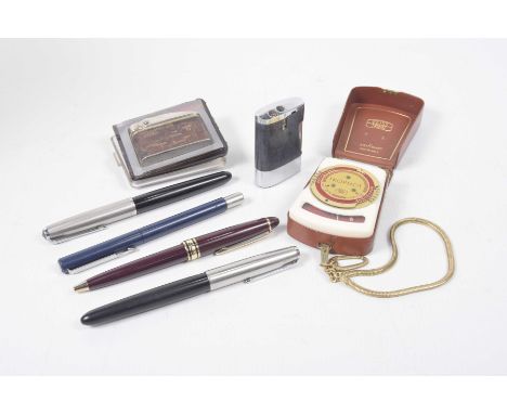 A mixed group of collectable items To include a Zeiss Ikon light metre reader, a German match lighter, and a further vintage 