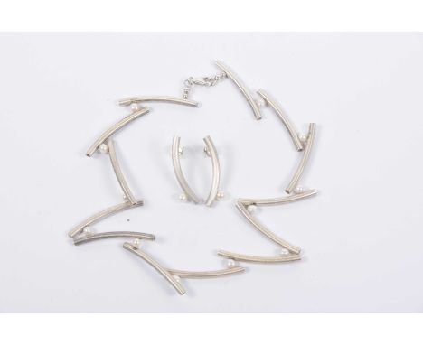 A white metal and pearl necklace and earring suiteOf modern abstract form (2)