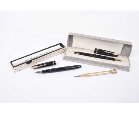 A collection of vintage pens To include a Parker senior duo fold 14k nib, together with a Parker slimfold fountain pen with 1