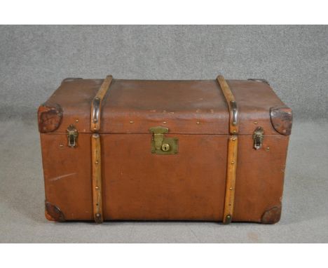 An early 20th century brown travel trunk, with wood bracing and brown leather corners. (locked) H.42 W.84 D.52cm 
