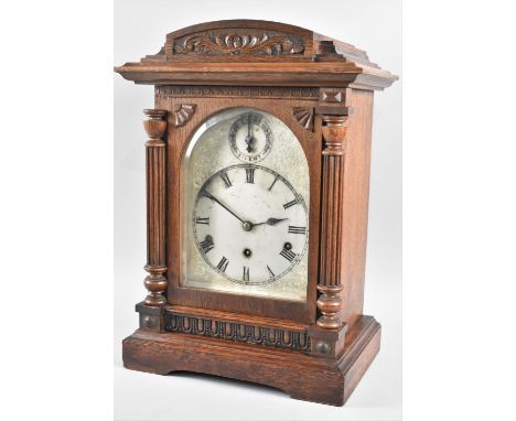 An Edwardian German 8 Day Oak Cased Bracket Clock with Westminster Chime Movement and Silver Plated Dial by Kienzle, in Worki