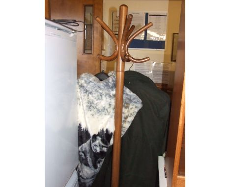 COAT / STICK STAND