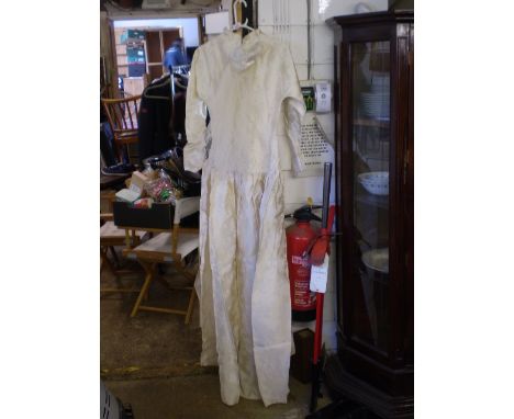 VINTAGE IVORY WEDDING DRESS