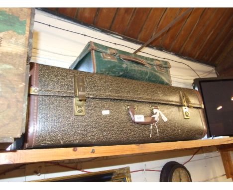 2 VINTAGE SUITCASES