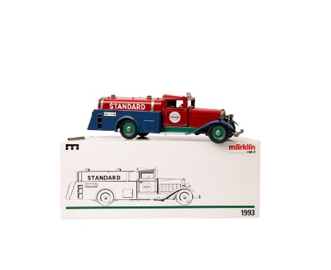   MÄRKLIN Tankwagen  1107 L, 1993  Blau-/rote Blechausführung, Uhrwerk-Motor, Schlüssel anbei, Frontbeleuchtung, Lenkung, bew