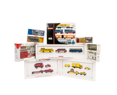   WIKING Konvolut 10 Set Packungen Fahrzeuge und Zubehör, Maßstab 1: 87,  14 Fahrzeuge in 4 Sets: "Klassische Baufahrzeuge II