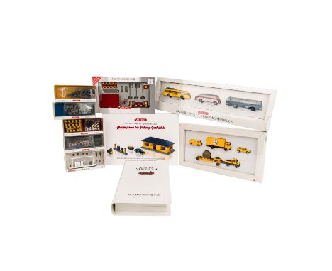   WIKING Konvolut 10 Set Packungen Zubehör und Fahrzeuge, Maßstab 1:87,  12 Fahrzeuge in 3 Sets: "40 Jahre Mercedes SL", "50 