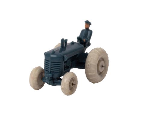   WIKING Trecker, 1950/52,  Drahtachser, graublauer Aufbau, Zughaken integriert, helle Räder, Gesicht und Hände des Fahrers b