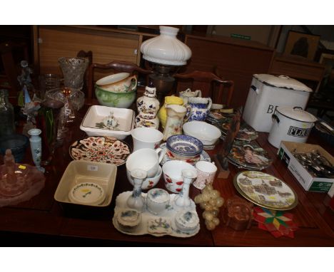 A quantity of various decorative porcelain to include Masons ironstone "Mandelay" pattern ginger jars and vase, collector's w