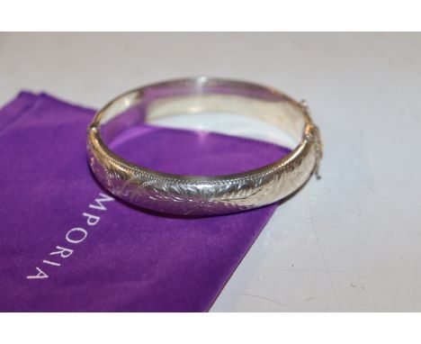 1963 T.H. Ltd. Birmingham Sterling silver bangle approx. 22.5gms