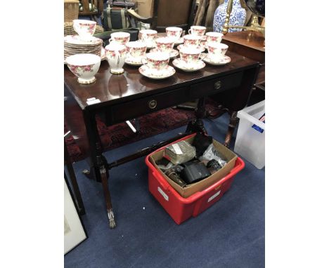 REPRODUCTION MAHOGANY SOFA TABLE