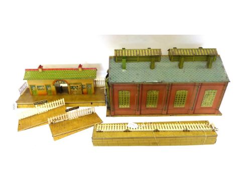 Hornby No.4 Station Reading with mottled platform and cut through entry (G-E box F, green taping to corners) with two platfor
