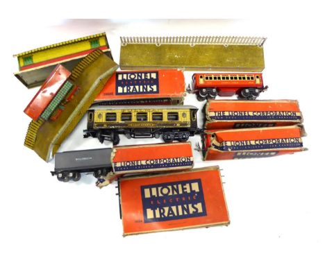 Lionel 0 Gauge 3-Rail Electric Locomotive 1668E 2-6-0 Streamliner with tender; two 1690 coaches (one boxed) 1691 Rear observa