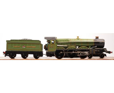 A Wrenn Railways loco and tender, 7209 'Clun Castle' in Great Western green livery, together with five Wrenn Railways super d