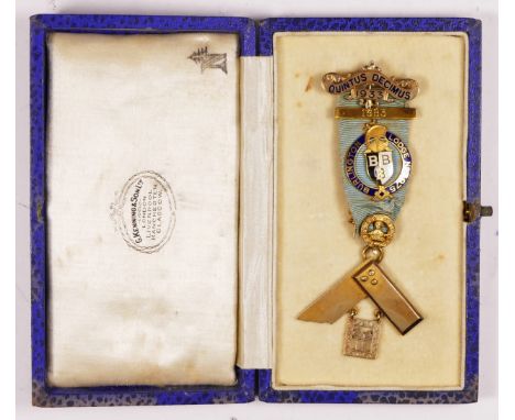 A 9ct gold and enamel Masonic jewel, Burlington Lodge, no. 3975, London 1933, 30.4gm, case 