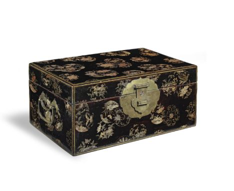 A RARE GILT-LACQUERED RECTANGULAR DOCUMENT BOX AND COVERYongzheng Exquisitely decorated around the exterior of the box and co