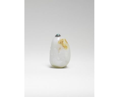 A WHITE AND RUSSET JADE 'PEBBLE' SNUFF BOTTLEMid Qing DynastySmoothly carved around the exterior with four phoenix, their win