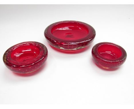 Three Whitefriars ruby graduating dishes with bubble inclusions largest 19cm diameter