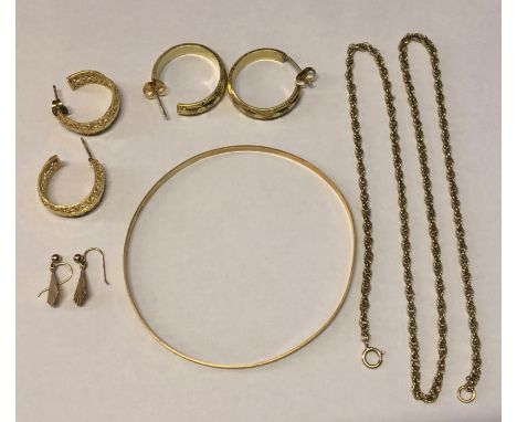 9CT GOLD BANGLE AND TWO PAIRS OF YELLOW METAL HALF HOOP EARRINGS AND A 9CT GOLD DOUBLE ROPE LINK CHAIN 17.2G OVERALL