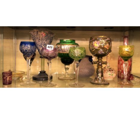 SHELF OF LATE 19TH/ EARLY 20TH CENTURY PREDOMINANTLY CONTINENTAL GLASSWARES INCLUDING BOHEMIAN SLENDER MALLET DECANTER AND ST