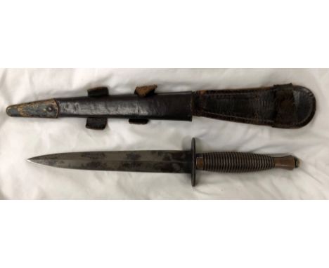 WWII COMMANDO DAGGER IN LEATHER SHEATH (BLADE - 21CM L)