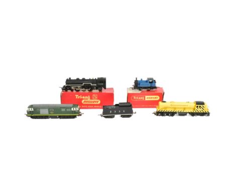 Model Railway - a collection of x4 vintage Triang OO gauge model railway trainset locomotive engines comprising R.355 Industr