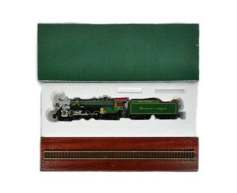 Matchbox Collectibles - Crescent Limited - Matchbox made H0 / OO gauge model locomotive ' Crescent Limited ' in Southern live
