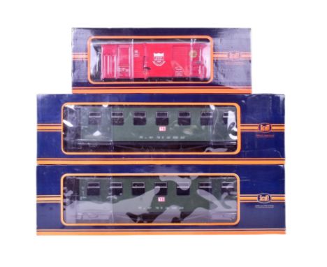 Model Railway - x3 G-scale model railway trainset locomotive rolling stock coaches / wagons comprising; x1 red wagon and x2 g