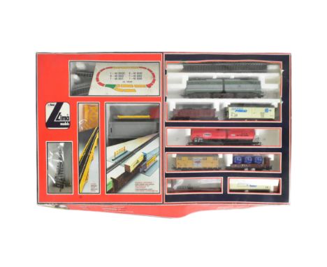 Model Railway - a boxed Lima made HO / OO gauge model railway trainset locomotive set containing x1 Pantograph locomotive, x5