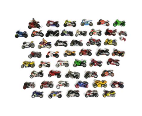 Diecast - a collection of believed 1/24 scale diecast and plastic model racing motorbike / motorcycles to include; Honda, Yam