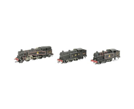 Model Railway - three vintage Hornby Dublo OO gauge trainset locomotive engines. Comprising of; no. 69567 EDL 17 Class N2 0-6