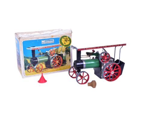 An original vintage Mamod live steam model Steam Tractor TE1A Traction Engine. A green and red model of liquid fuel example. 