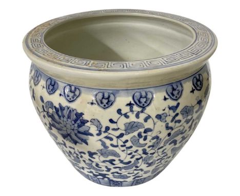 Chinese Blue &amp; White Porcelain Planter 30 x 26cm30 x 26cmQty: 1Good, no chips or cracks