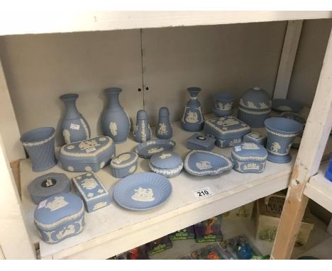 26 pieces of assorted Wedgwood Jasperware including trinket trays, trinket boxes, vases etc. (1a/f)