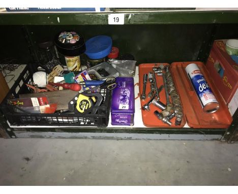 A quantity of tools and a socket set