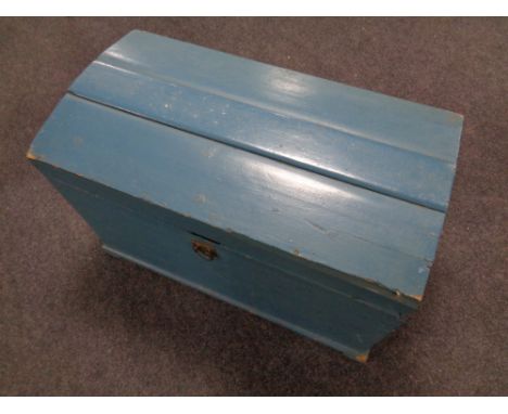 A painted pine trunk (blue)  