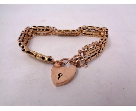 A 9ct gold gate bracelet, 15.8g