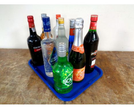 A tray containing nine bottles of alcohol to include Cockburn's Port (75cl), Taboo Infused Vodka (70cl), Archer's Schnapps (7