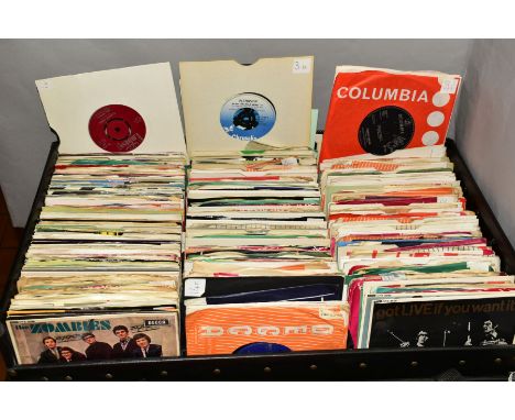 A HARDBOARD RECORD CASE CONTAINING APPROXIMATELY FIVE HUNDRED MOSTLY COLLECTABLE 7'' SINGLES AND EP'S, including Small Faces,