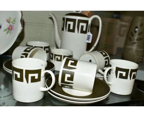 WEDGWOOD SUSIE COOPER DESIGN PART COFFEE SET, 'Green Keystone', comprising coffee pot, cream jug, sugar bowl, five coffee can