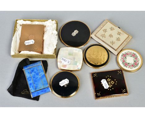 A SELECTION OF NINE COMPACTS, to include a Stratton mirror featuring an embossed fern detail lid, with black outline, togethe