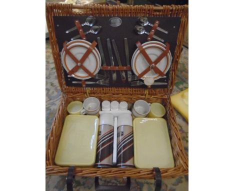 Basket picnic hamper, complete