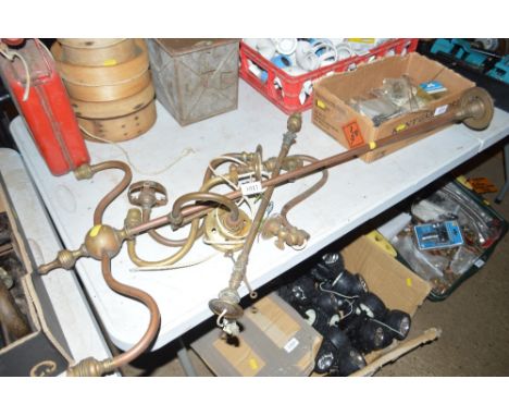 A quantity of light fittings