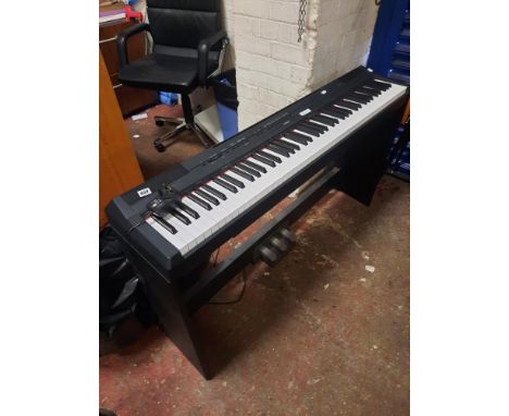YAMAHA DIGITAL PIANO - MODEL P-115